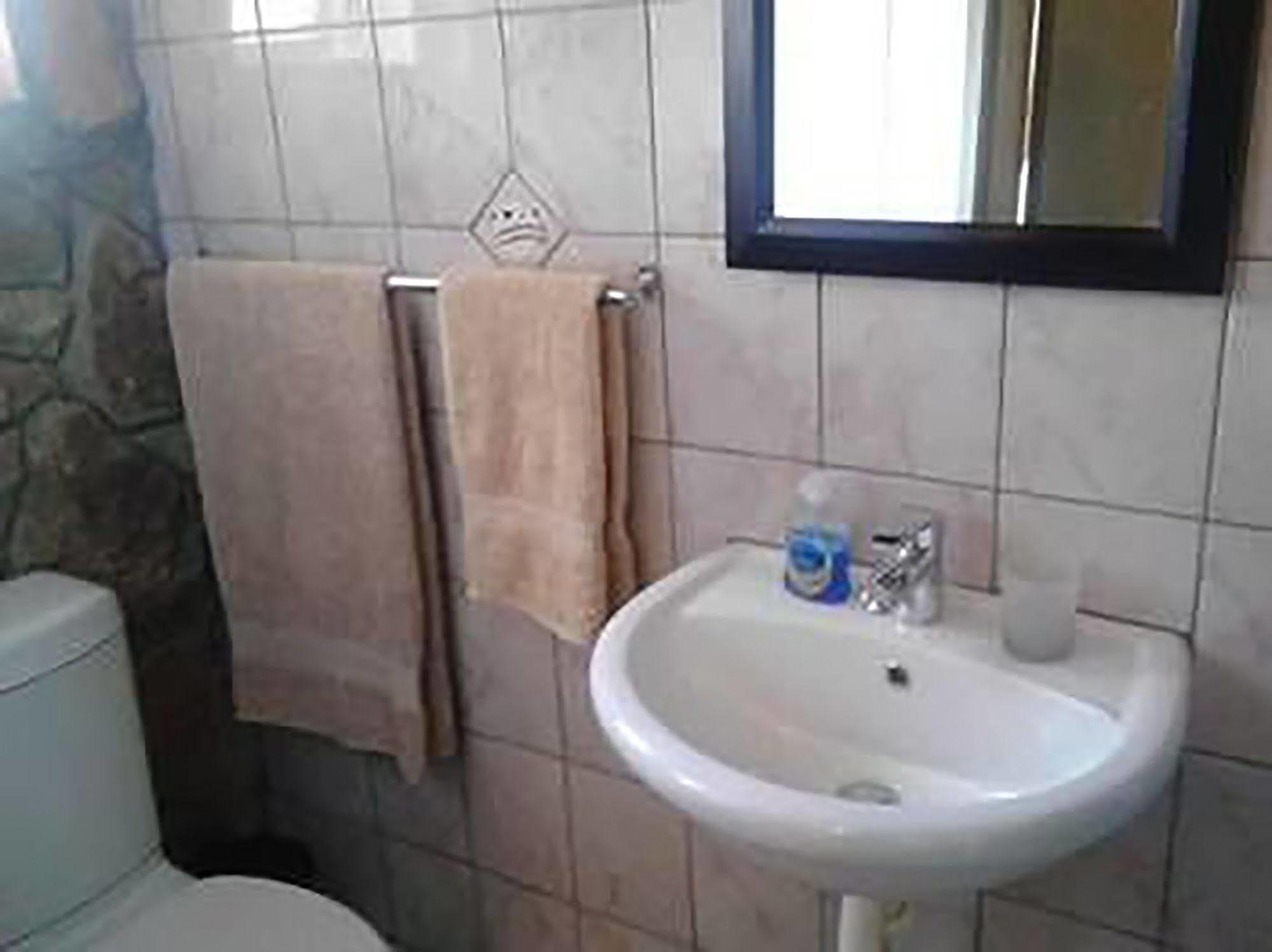 A New Earth Guest Lodge Francistown Exteriör bild