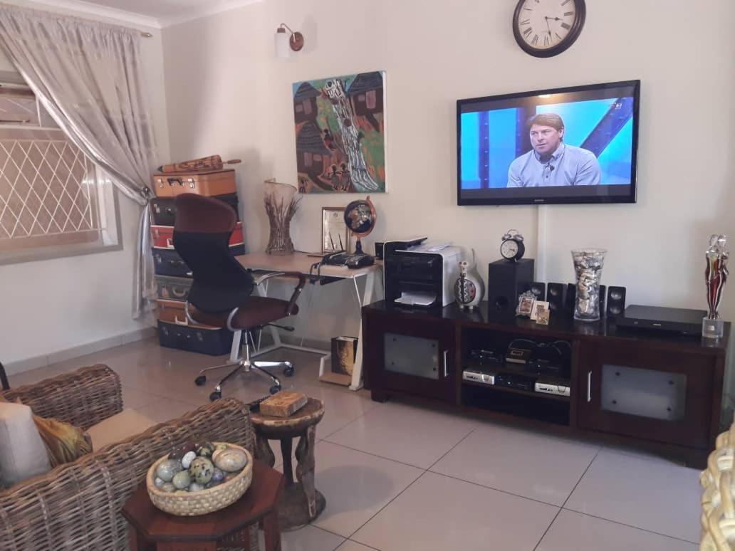 A New Earth Guest Lodge Francistown Exteriör bild